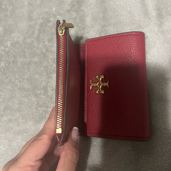 TORY BURCH LIMITED EDITION KIRA MEDIUM
FLAP WALLET - Picture 6 of 9